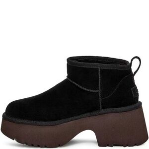 UGG (1158311) Women's Classic Ultra Mini New Heights in Black size 8 "Like New"
